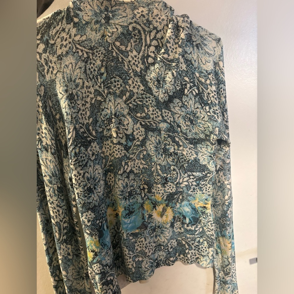 Sweater - Picture 2 of 2